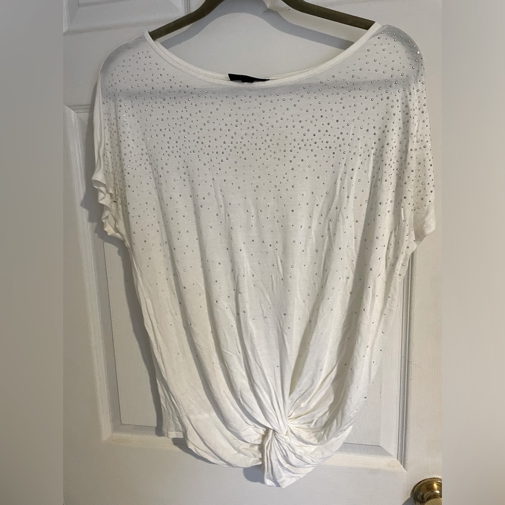 Soft Express blouse, jeweled and a knot in the front. size Large.